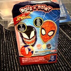 Tara Toy Spider-Man Pour N Paint Kids OS Red NEW Marvel Venom Plaster Craft Kit
